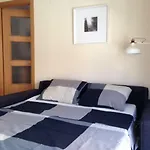 Quiet, Modern Apartamento