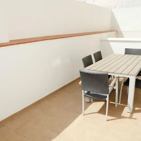 Quiet, Modern Apartment *